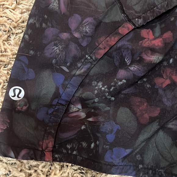 Lulu Lemon shorts size 4. - Picture 3 of 4